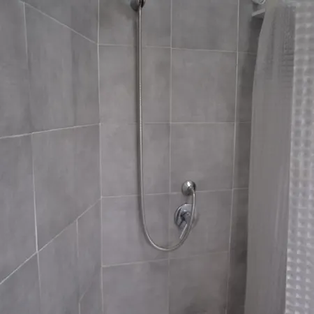 לינה וארוחת בוקר Diana 3*